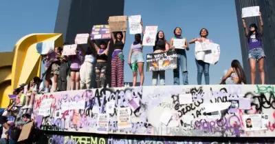 Marcha del 8M, conformada por diversos contingentes de mujeres, en la Ciudad de 