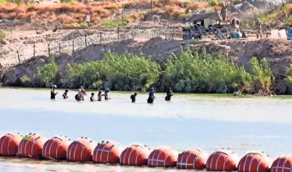 Cruce de migrantes en la frontera de Texas con Mxico.