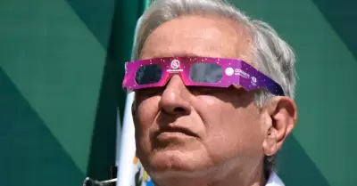 AMLO obserc el eclipse en Mazatln