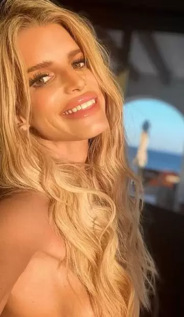 Jessica Simpson desata preocupacin de sus fans al publicar en su cuenta de Instagram esta foto de su rostro.