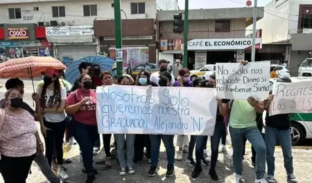 Manifestacin de estudiantes de Enfermera en Tamaulipas