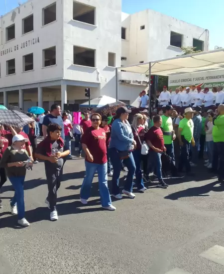 Participantes en desfile del Da del Trabajo