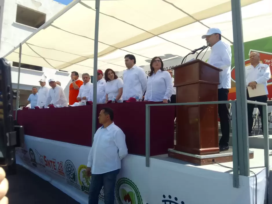 El gobernador Alfonso Durazo se manifest a favor de las demandas de los diferentes sindicatos.
