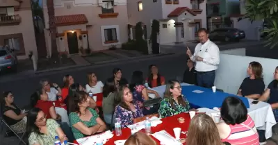 Ernesto Gndara en reunin con vecinos de Montecarlo