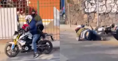 Motociclistas embestidos por auto, en Quertaro