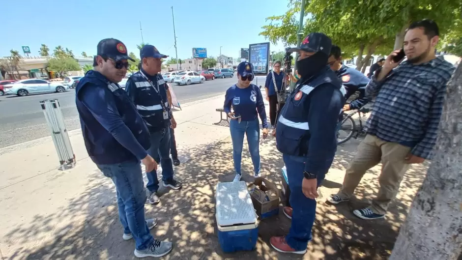 Entrega de agua y sueros.