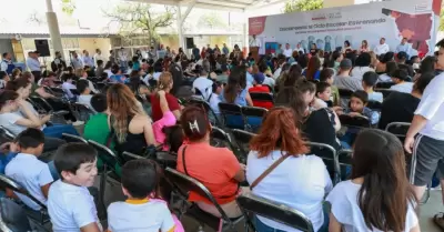 Entrega de uniformes escolares gratuitos