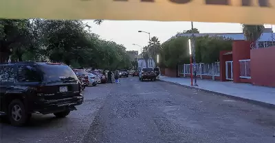 Atacan a balazos a peatn frente a instalaciones del IMSS