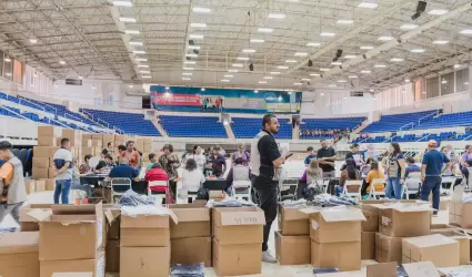 Entrega de uniformes escolares