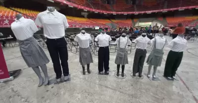 Entrega de uniformes escolares