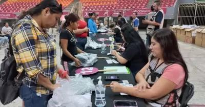 Entrega de uniformes escolares gratuitos