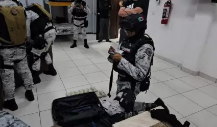 Hallan armas sin registro y dinero en efectivo en cuartel de la GN en Tepatitln