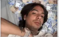 VIDEO Natanael Cano aparece ebrio y en una cama llena de billetes