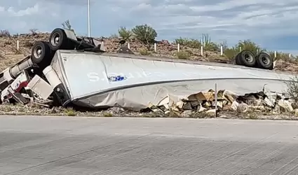 Muere chofer de trailer al volcarse en la carretera Guaymas-Hermosillo