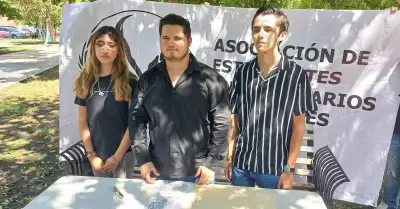 Integrantes de la Asociacin de Estudiantes Universitarios Sonorenses (ADEUS)