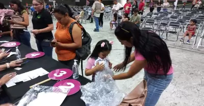 Entrega de uniformes escolares