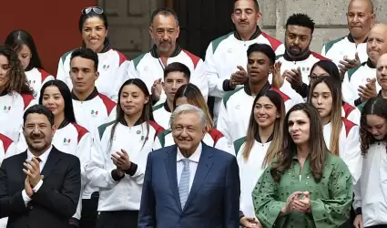 Andrs Manuel Lpez Obrador y Ana Guevara, directora de la Conade, encabezan aba