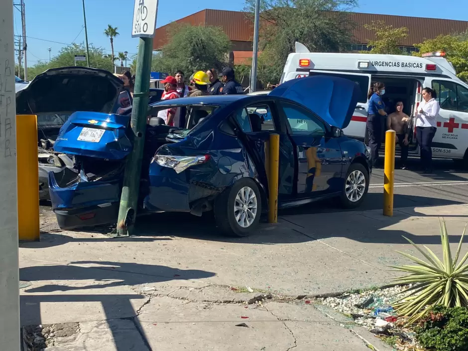 Choque en Navarrete y Reforma