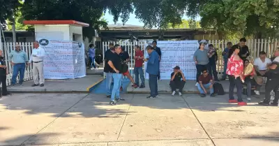 Protesta de docentes en Cobach Sonora