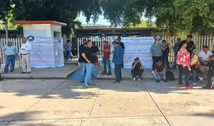 Protesta de docentes en Cobach Sonora