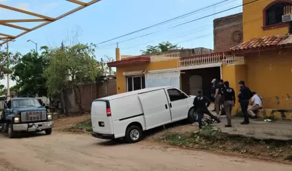 Camioneta blindada asegurada en cateo