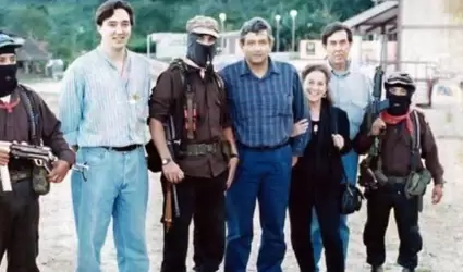 AMLO al lado del subcomandante Marcos, en foto de 1994