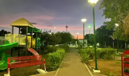 Iluminan el parque y cancha de basquetbol de la colonia Luis Echeverr�a