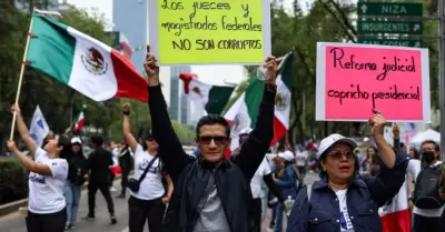 Trabajadores del Poder Judicial protestan frente al Senado de la Repblica