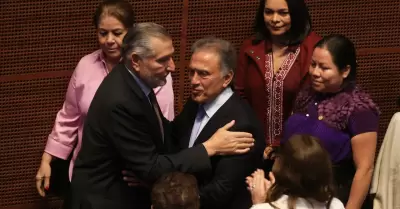 Adn Augusto Lpez abraza a Miguel ngel Yunes Linares