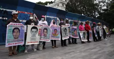 Padres de los 43 estudiantes desaparecidos de la normal rural de Ayotzinapa