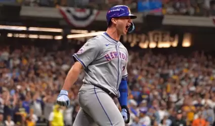 Pete Alonso bate un jonrn de tres carreras en la novena entrada