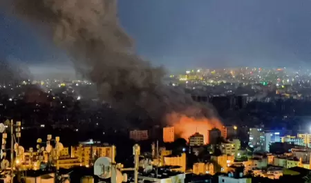 Columnas de humo y llamas se vieron en Dahiyeh, en Beirut, la capital libanesa,