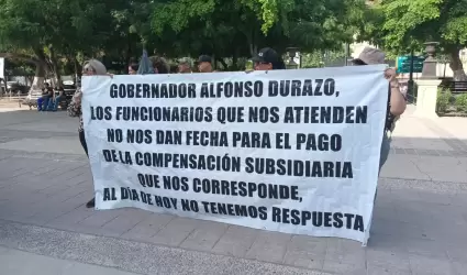 Manifestacin de viudas de policas frente a Palacio de Gobierno