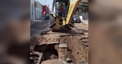 Ruptura de tubera de agua en el Centro de Hermosillo