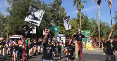 Tradicional procesin del Da de Muertos en la Unison