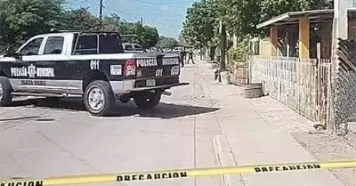 Policas disparan a hombre que los amenaz con un machete, en Benito Jurez