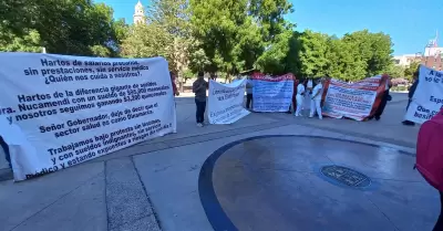 Personal mdico, de enfermera y tcnicos en radiologa se manifestaron frente a