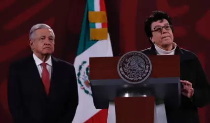 AMLO y Raquel Sosa El�zaga, directora de las universidades del Bienestar.