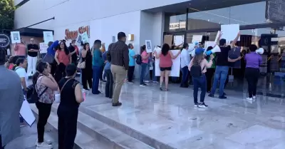 Manifestantes contra la reforma judicial