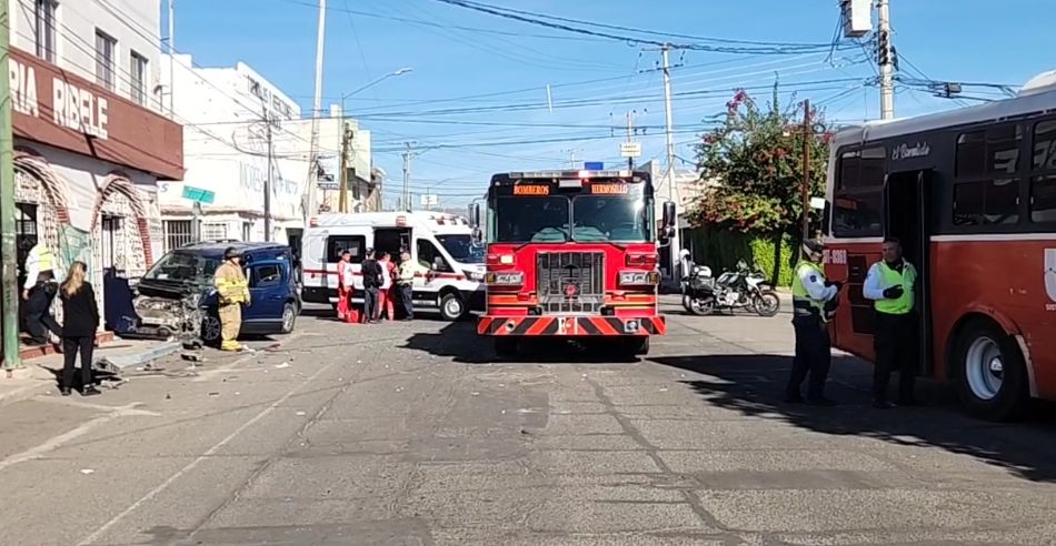 Choque múltiple en Centro de Hermosillo involucra a 4 autos y un camión ...