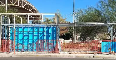 Construccin de parada de camiones refrigerada en la calle Pino Surez, en el pa