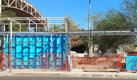 Construccin de parada de camiones refrigerada en la calle Pino Surez, en el pa