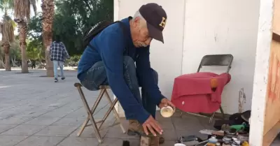 Jos Quintana, bolero reubicado del Jardn Jurez a la plaza del Mundito