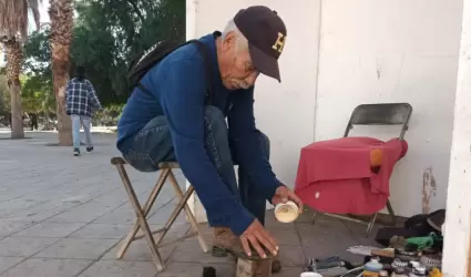 Jos Quintana, bolero reubicado del Jardn Jurez a la plaza del Mundito