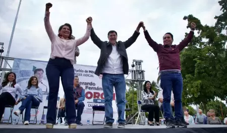 Lorenia Valles y Heriberto Aguilar acompaan a Gerardo Fernndez Noroa en asamb