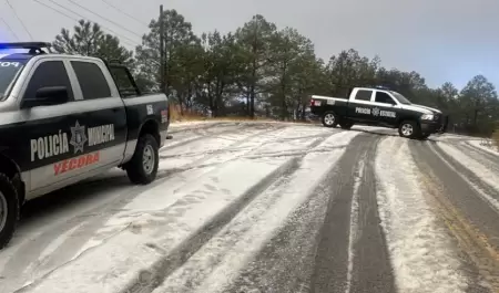 Cada de agua nieve en Mesa del Campanero, en el Municipio de Ycora.