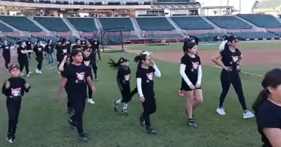 Clnica de Beisbol Mujeres en el Diamante