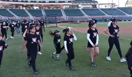 Clnica de Beisbol Mujeres en el Diamante