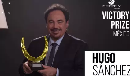 Hugo Snchez recibe el Victory Prize en la categora "Leyenda"