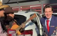 Drake Bell canta el tema de "Drake & Josh" con grupo norteo